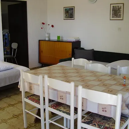 Petar 公寓 奥米什