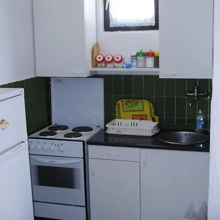 Petar Апартаменты Омиш